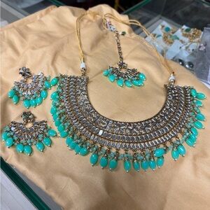 Elegant Gold and Turquoise Jewelry Set